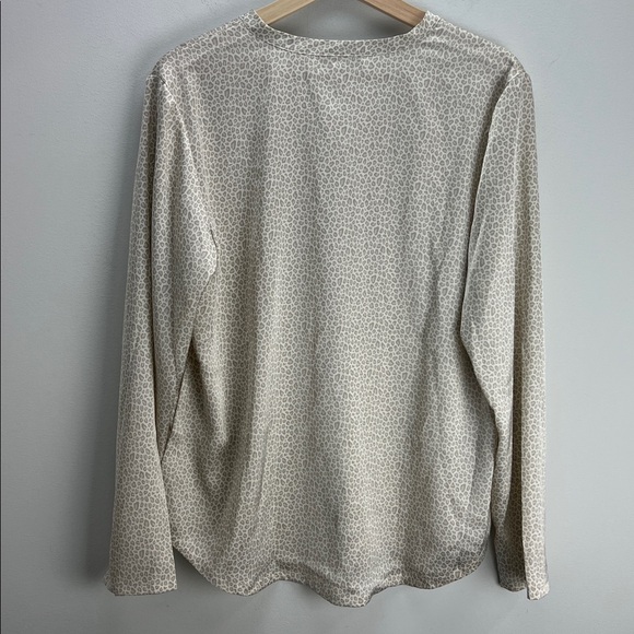 Barefoot Dreams Satin Leopard Pajamas PJ Set Womens Medium Silky Quiet Luxury - Picture 5 of 11